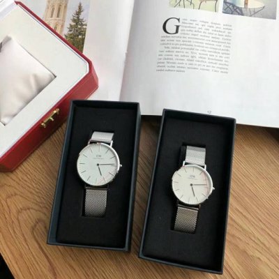 Dw's New Minimalist And Fashionable Watch, With A Modern Dial Design, Combines T