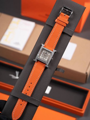 When geometric angles meet dazzling diamonds, time becomes the most elegant work