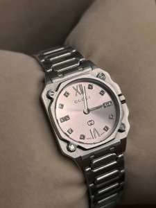 Gucci Gucci G-Flat series ladies watch Model number: Ya166501 Diameter 24mm, pin