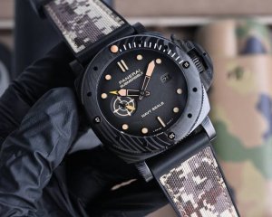 white shell black shell 900 V7 Panerai Deep Love has a new look Strength of "go