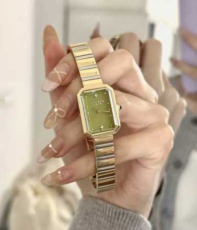 A stunning watch from a wealthy heiress! The gentle matcha green is absolutely g - Click Image to Close