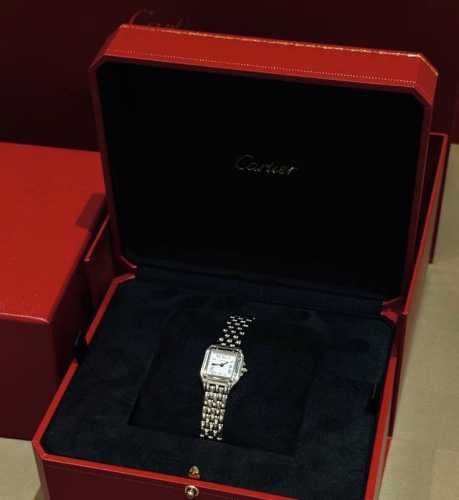 Cartier Cheetah Mini is so cute It is not heavy to wear, and it is easy to wear