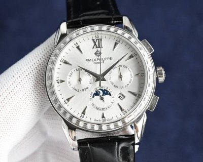 White diamond and gold diamond 2080 Patek Philippe is stunningly presented. The
