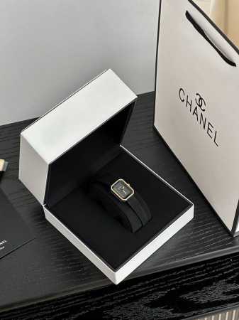 Black and Gold Sugar Cube Women's Quartz Watch, size 2025mm, is equipped with an - Click Image to Close