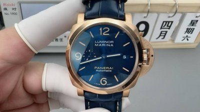 Vs new Panerai PAM1114 features a Panerai-favorite blue sunburst dial, whose col