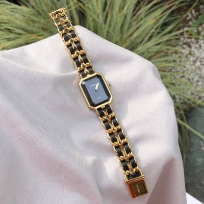 square enamel splicing love sweater chain Paired with the classic double C doubl