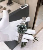 Rolex Green Submariner, those who know it know it. The Submariner series, with i