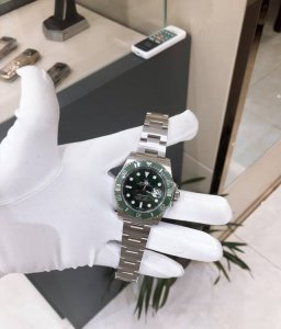 Rolex Green Submariner, those who know it know it. The Submariner series, with i