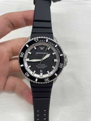 Ar60078 Armani 42mm mechanical diving watch embodies professionalism in classic