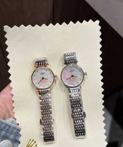 The Jialan series stands out with its 4mm slim body, which fits the wrist like