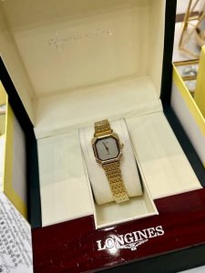 Same packaging as pictured. Longines square-dial women's watch arrived! Classic