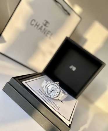 This Chanel J12 series H1628 white ceramic watch perfectly blends modern techno - Click Image to Close
