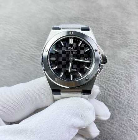 IWC unveils the Ingenieur Automatic 40. The case and bracelet feature multi-laye - Click Image to Close