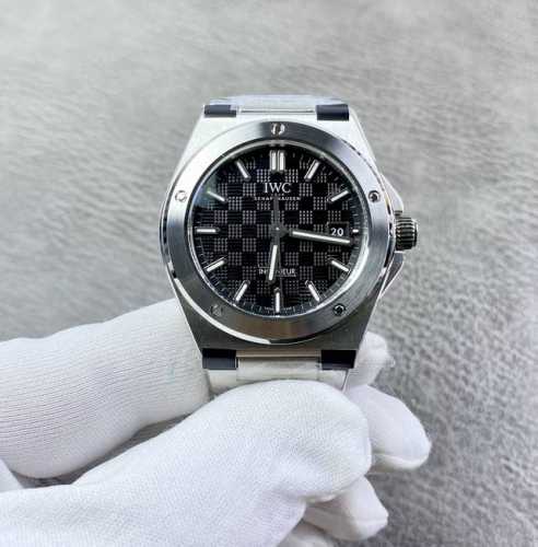 IWC unveils the Ingenieur Automatic 40. The case and bracelet feature multi-laye