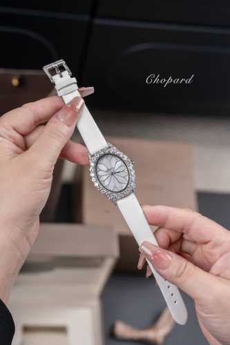 Chopardl'heuredudiamant# Series Watches Use The Brand's Iconic "Crown Claw Setti