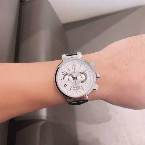 Louis Vuitton Dimensions: 42 x 13 mm Functions: Luminous, chronograph, stylish d
