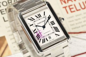 Af Cartier Tank product yearns for peace and opposes war! Af perfectly embodies