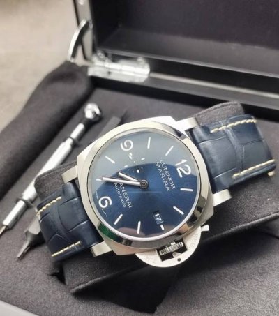 Panerai Lumino automatic mechanical movement, daylight display, luminous waterpr