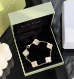 Van Cleef & Arpels Vca Four-Leaf Clover White Mother-Of-Pearl Single Flower Full