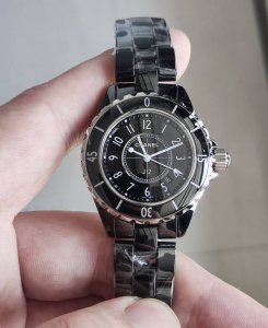 The Chanel J12 ceramic women's wristwatch is indeed very fashionable. The black