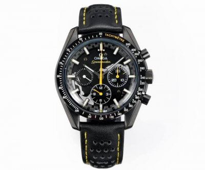 Tw The dial of the Omega Speedmaster Dark Side of the Moon "Apollo 8" is carved