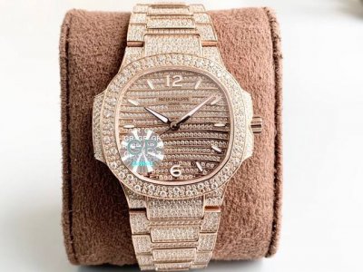 Gr A timeless timepiece crafted with precious stones, the Patek Philippe 7118 Wo