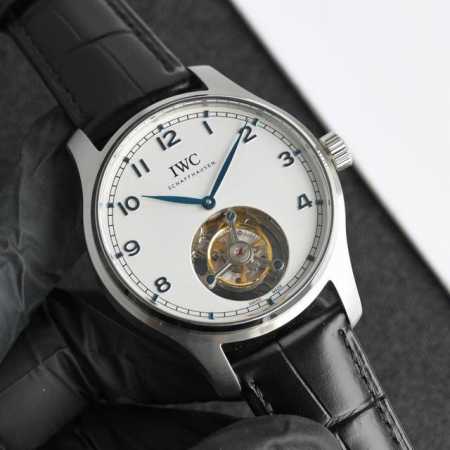 At Iwc, only the most experienced master watchmakers are entrusted with the task - Click Image to Close