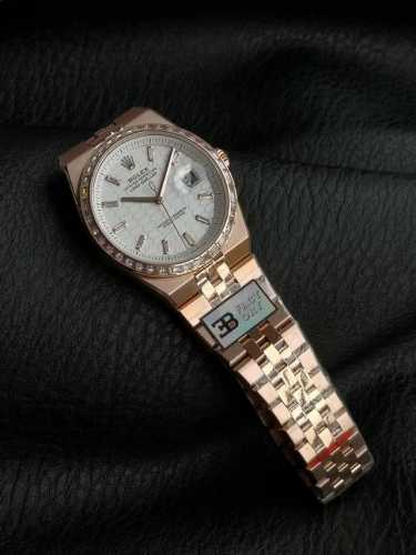 36mm138g , same price for gold and white, ice surface +50 diamond ring +100 B Fa