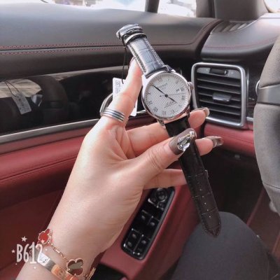 There are also original Tissot, all original Tissot, vintage T006 Le Locle serie
