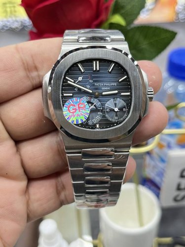The new Patek Philippe 5712Gr "King of Steel" makes a stunning debut! Super inte