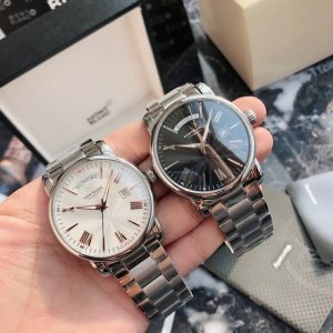 Includes day of the week! Comes with original box! Montblanc 4810 series automat