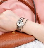 Gold and white at the same price. The Roman dial is simple and elegant. DDD. Th