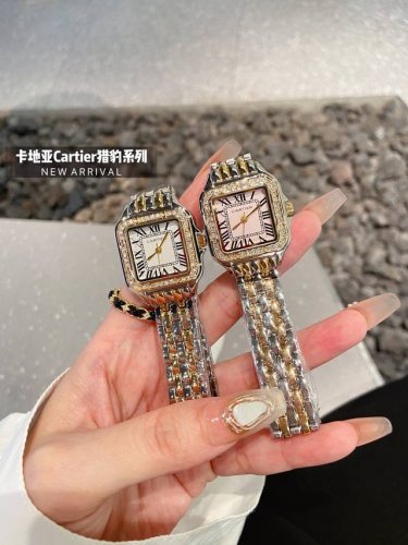 Cartier Panther watch, the new model without scale face is gorgeous and uninhibi