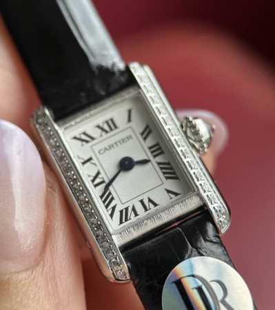 Small and lightweight, this watch exudes elegance and confidence in every moment - Click Image to Close