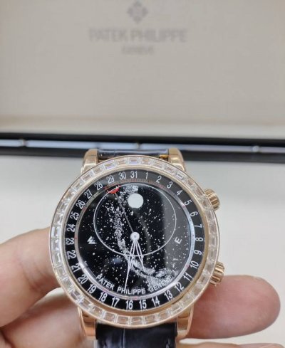 Patek Philippe 6104R-001 - Design: The case is made of 18K rose gold, 44mm in di