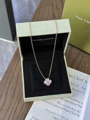 V Gold Material Rose Gold! Van Cleef & Arpels, This Top Jewelry Brand, Has Alway