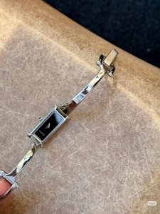 Black dial Gucci 1500L series women's bracelet watch, available in multiple colo