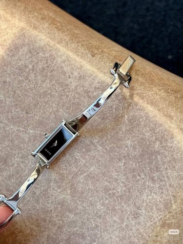 Black dial Gucci 1500L series women's bracelet watch, available in multiple colo