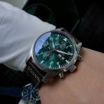 Model Iw377709, a new model debuts! The IWC Pilot's Watch boasts the hallmark qu