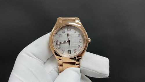 Patek Philippe Twenty-4 Series 7300 makes a flashy debut. Comes with an original