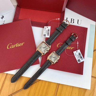 A classic Cartier Santos watch! Compared to round watches, square watches are pa