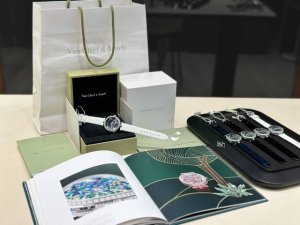 Exclusive Real Shot, Look For Quality And Details Van Cleef & Arpels Latest V2 V