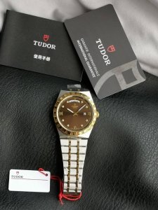 The ultimate masterpiece of the Tudor Royal Collection, DDD, boasts exceptional