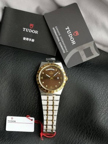The ultimate masterpiece of the Tudor Royal Collection, DDD, boasts exceptional