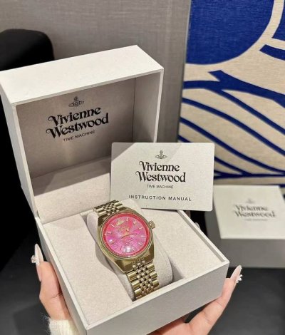 I've been eyeing this watch for a long time, and finally couldn't resist buying