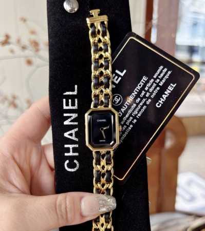 The Chanel Sugar Cube has been a dream watch for women for 36 years. Its return - Click Image to Close