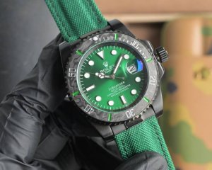 New Rolex Diw Submariner parakeet A new custom Submariner, a flawless presentat