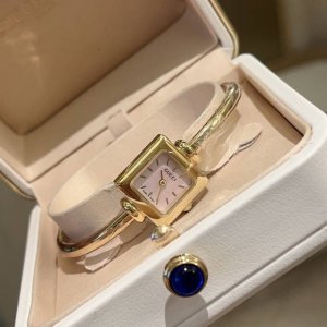 Platinum 420Gucci Mother-of-Pearl Square Bracelet Watch, Small Sugar Cube Mother Platinum 420Gucci Mother-of-Pearl Square Bracelet Watch, Small Sugar Cube Mother