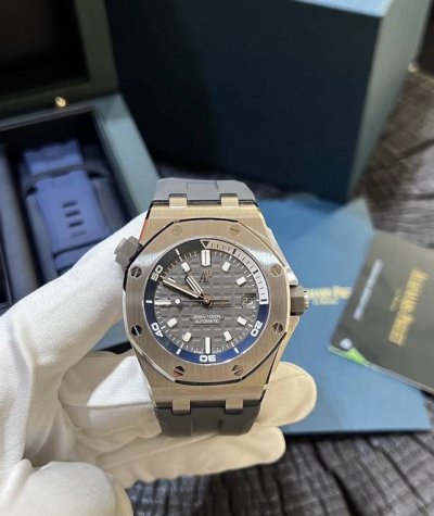 Audemars Piguet Royal Oak Offshore 15720St Elephant Grey (Ddd), 42mm case diamet