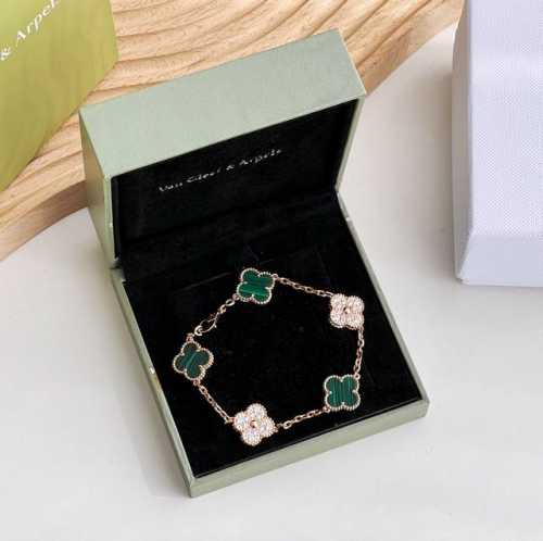 Van Cleef & Arpels Vca "Malachite Single Flower Full Diamond" Four-Leaf Clover F